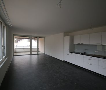 Moderne 3.5-Zimmer-Wohnung im Erdgeschoss - Photo 1
