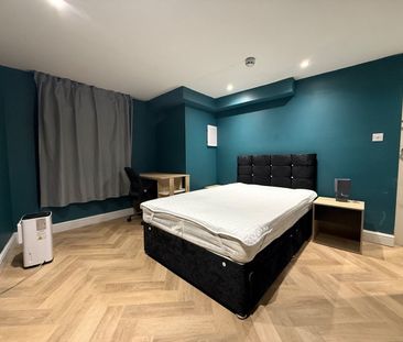 Room in a Shared House, Derby Road, M6 - Photo 5