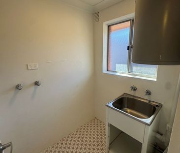 Spacious 2-Bedroom Unit – Walk to Fairfield CBD - Photo 4