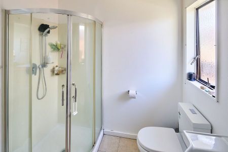 Charming 3BR Home in Taita, Hutt Valley - Photo 5