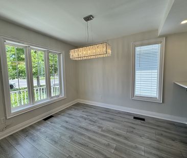 West Barrie: 3 Bed, 1.5 Bath Home in Holly - Photo 2