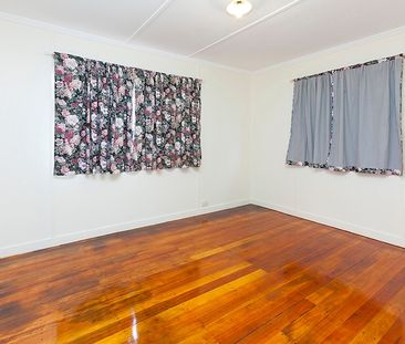 105 Goldfinch Street - Fully Renovated & Ready to Impress! - Photo 5