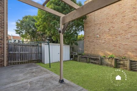 “Charming Two-Bedroom Townhouse” - Photo 4