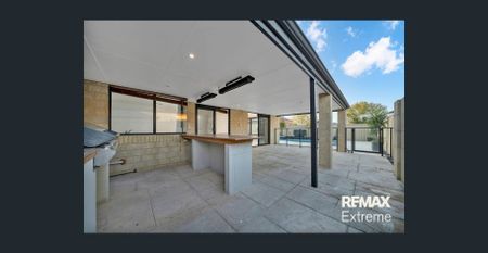 Spacious 4x2, Study and Below Ground Pool BE QUICK! - Photo 3