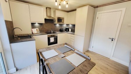 Winchester Close, Enfield - Photo 5