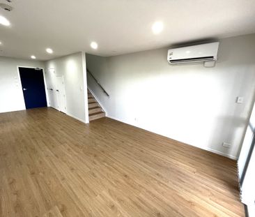 RARE MODERN PENTHOUSE - SPACIOUS & CENTRAL - Photo 6