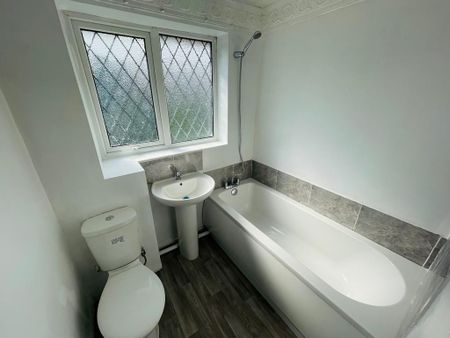 2 bedroom end of terrace house to rent - Photo 2