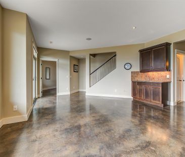 Upper Mission House – 3 bed plus den, Views! - Photo 3