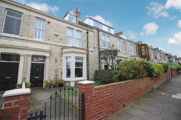 3 Bedroom Maisonette - Photo 1