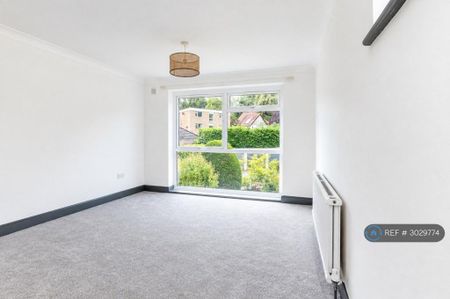2 bedroom flat to rent - Photo 2