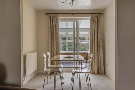 4 bedroom detached house to rent - Photo 3