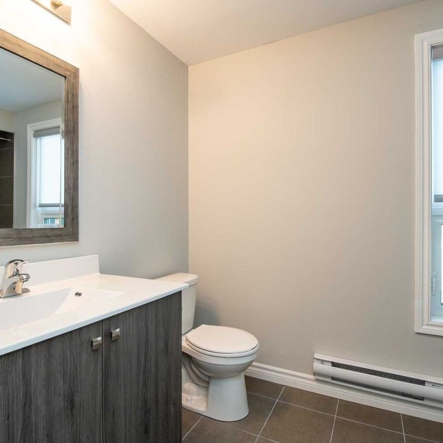 For Lease - 143 Bloor Street Unit# 203, Oshawa, Ontario - Photo 1