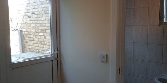 Studio Flat, Peterborough Road, HA1 - Photo 3