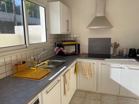 Location Maison 3 pièces 79m² LE TAMPON 97430 - Photo 4