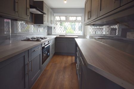 3 bedroom semi-detached house to rent - Photo 5