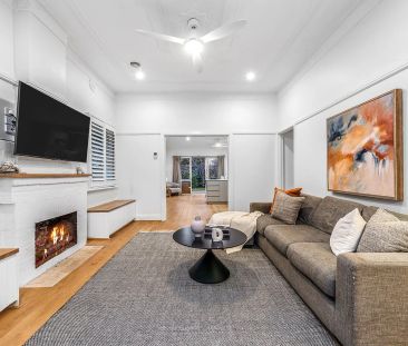 Period charm with modern family appeal - Photo 3