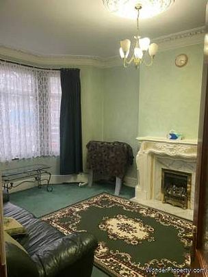 3 bedroom property to rent in London - Photo 1