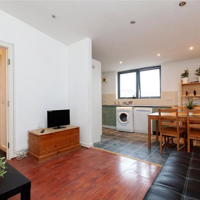 3 bedroom flat to rent - Photo 1