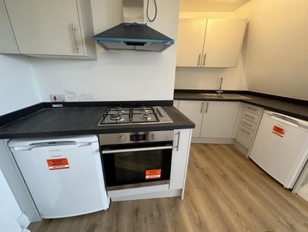 2 bedroom apartment to rent - Photo 3