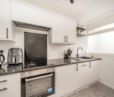 2 Bed Maisonette, Binley House, SW15 - Photo 4
