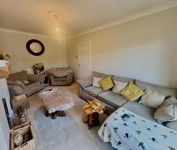 3 bedroom semi-detached bungalow to rent - Photo 5