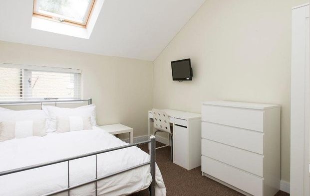 6 bedroom townhouse to rent - Photo 1