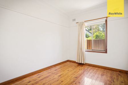 FAMILY HOME IN PRIME LOCATION!!! - Photo 4