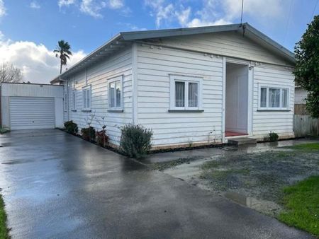 Low maintenance home - Photo 2