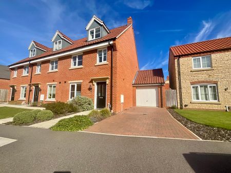 3 bedroom End Terraced House to let - Photo 3