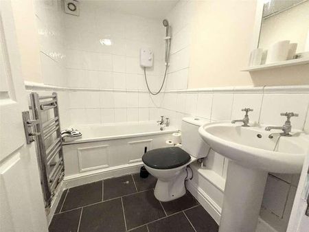 Basement Flat, Campbell Street, Bristol, Somerset, BS2 - Photo 2