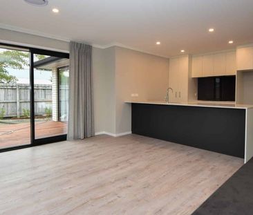 Modern - Three Bedroom Home - Photo 3
