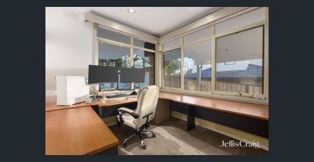 Light Filled Family Home with Breathtaking Park & City Views - Photo 3