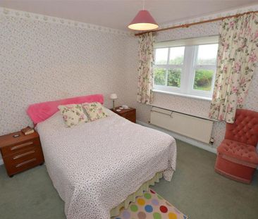 2 bedroom detached bungalow to rent - Photo 5