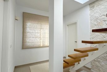 LARGE DETACHED VILLA WITH PRIVATE POOL AND GARDEN