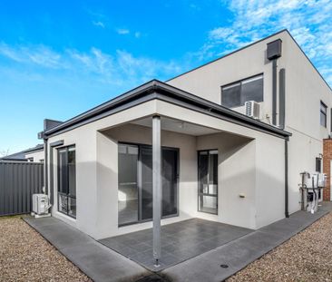 Stunning 3-Bedroom Home with Elevated Balcony Views in Greenvale - Photo 3