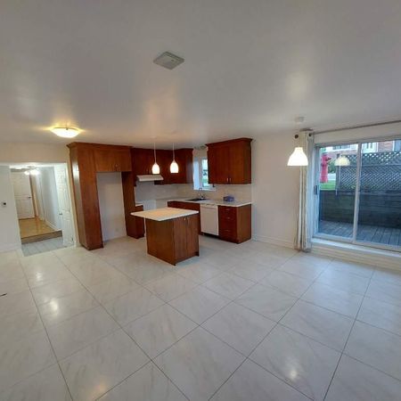 4 1/2 Spacieux, à 10min du métro, LIBRE - Photo 3