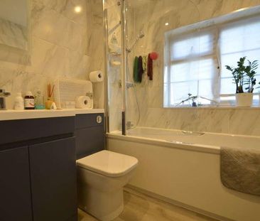 Wentworth Close, Ashford, TW15 - Photo 2