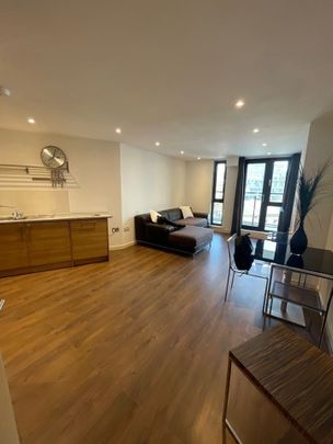 1 Bed Flat, Southwark Bridge Road, SE1 - Photo 1