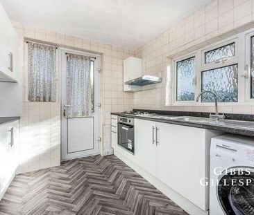 The Lawns, Pinner, HA5 - Photo 2