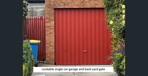 Fresh, private and spacious unit - close to tram and train - Photo 1