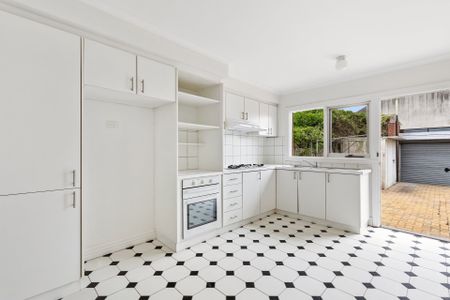 Charming 3-Bedroom House in Brunswick - Photo 3