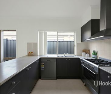 8 Tanner Mews, Point Cook VIC, Belconnen - Photo 3