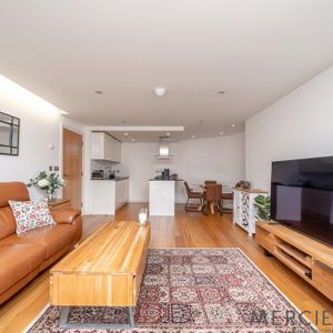 3 bedroom flat to rent - Photo 2