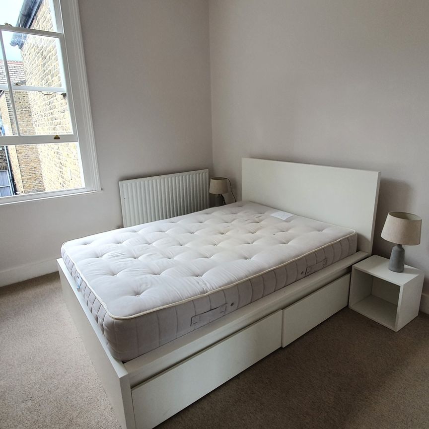 Split-Level Two Double Bedroom Stunner in Battersea, London - Photo 1