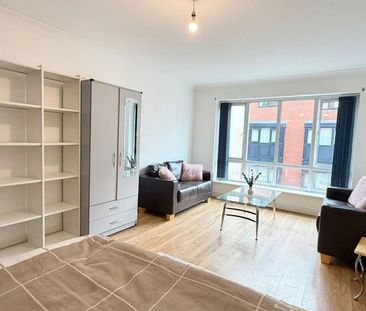 1 bedroom in a flat share to rent - Photo 3