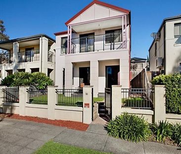 BEAUTIFULLY PRESENTED FAMILY HOME IN SOUGHT-AFTER WEST HOXTON - Photo 5