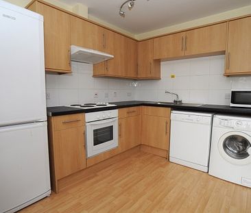 MODERN STUDENT 2 BED FLAT 400 METRES TO UNIVERSITY AND 200METRES TOWN - Photo 3