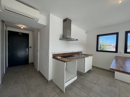 Location Appartement 2 pièces 50m² HYERES 83400 - Photo 4