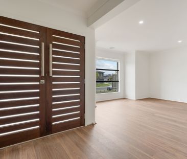 Brand new spacious family home in the heart of Merrifield. - Photo 1