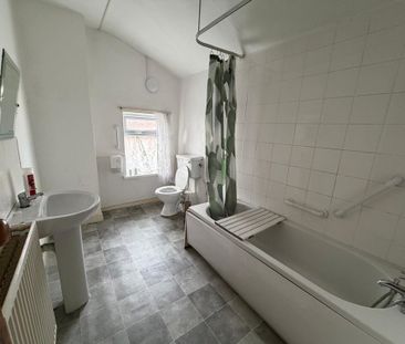 2 Bedroom Mid Terraced House For Rent - Photo 2